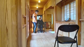 「自分の足で歩きたい」という強い意志。重度の障害を乗り越える訪問リハビリの挑戦