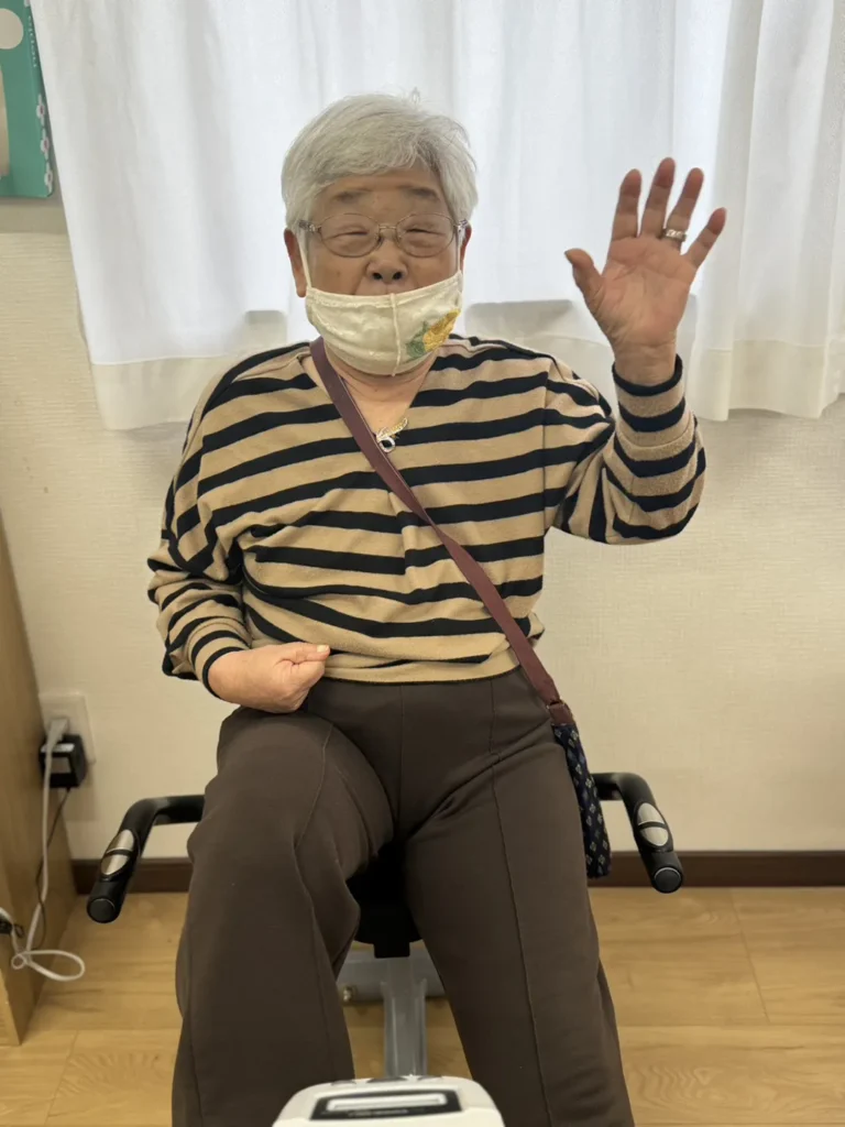歩行補助ロボットHALを体験するOさん