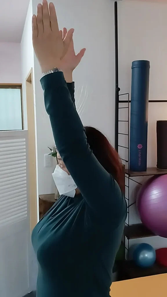 ご利用後。腕がまっすぐ上まで上がるようになった